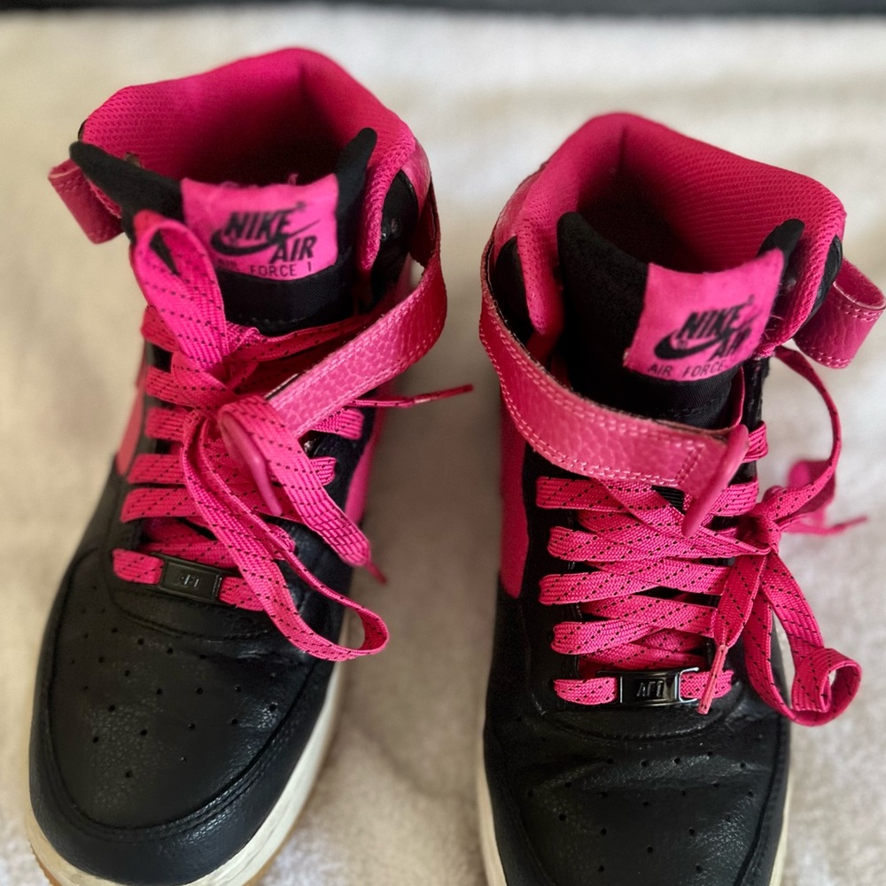 AF1 Nike Black, Pink, & White Sneaker I’m used condition